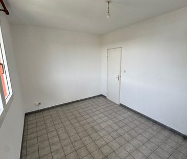 Location Appartement 2 pièces 40m² REMIRE MONTJOLY 97354 - Photo 5
