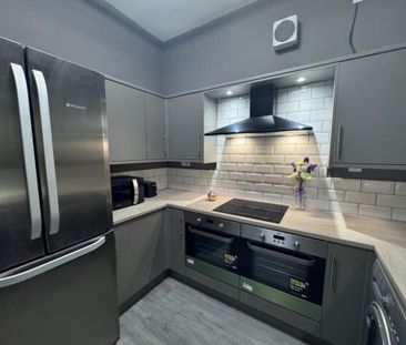1 bedroom in a flat share to rent - Photo 2