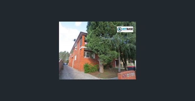 CONVENIENT 2 BEDROOM UNIT - CLOSE TO STATION. - Photo 1