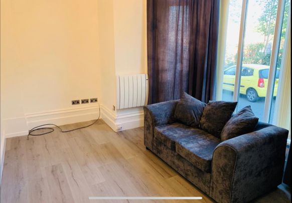 1 Bed Flat, Lincoln House, M13 - Photo 1