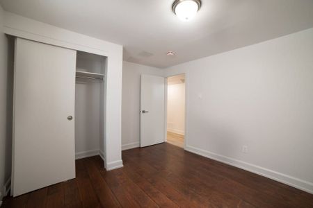 For Lease - 2424 Iris Street Unit# B, Parkway Park - Queensway Terrace S and Area, Ontario - Photo 2