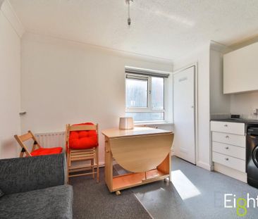 3 bedroom flat to rent - Photo 2