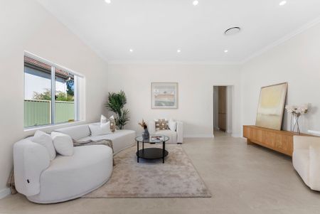 Gorgeous home with state of the art finishes in highly sought after location - Photo 2