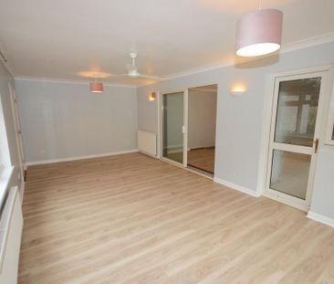 3 bedroom detached house to rent - Photo 3