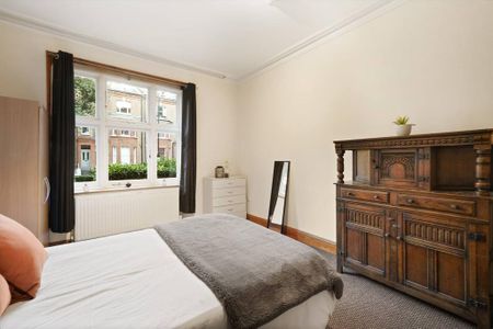 1 bedroom in a house share to rent - Photo 2