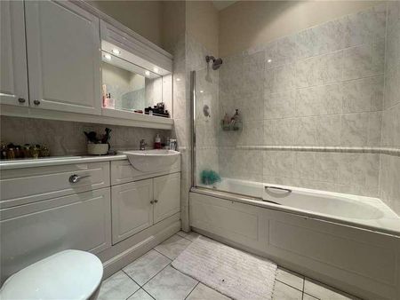 Royal Earlswood Park, Redhill, Surrey, RH1 - Photo 5