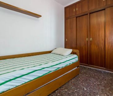 Single Bed in Room in a shared 5-bedroom apartment for rent in Mest... - Photo 3