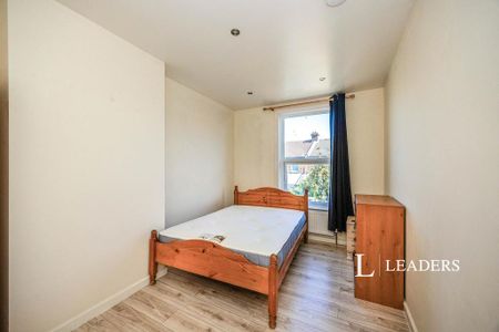 3 bedroom terraced house to rent - Photo 3