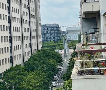 BEAU STUDIO MEUBLE AVEC BALCON - Photo 5