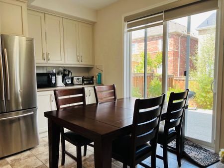 For Lease - 212 Spring Creek Drive, Hamilton, Ontario - Photo 2