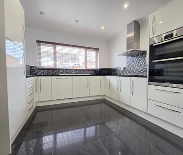 3 bedroom semi-detached house to rent - Photo 6