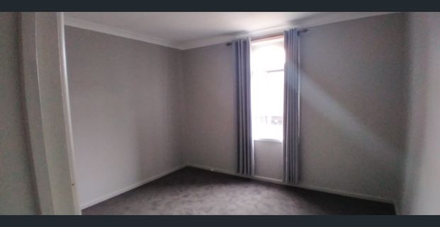 Newly Renovated 2/3 bedroom apartment - Photo 1