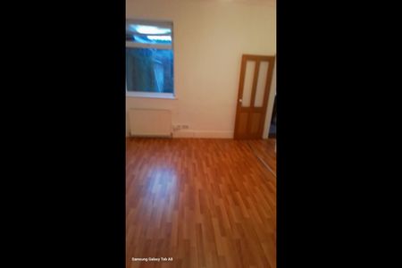 3 Bed Terraced House, Douglas Street, M7 - Photo 2