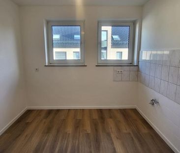 Lichtdurchflutete und frisch renovierte 3-Zimmer-Wohnung mit Balk - Photo 5