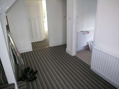 Bedroom Detached House In Winton, BH9 - Photo 2