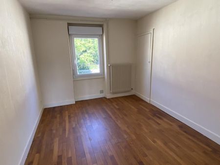 Location Appartement 3 pièces 79m² LE CREUSOT 71200 - Photo 2