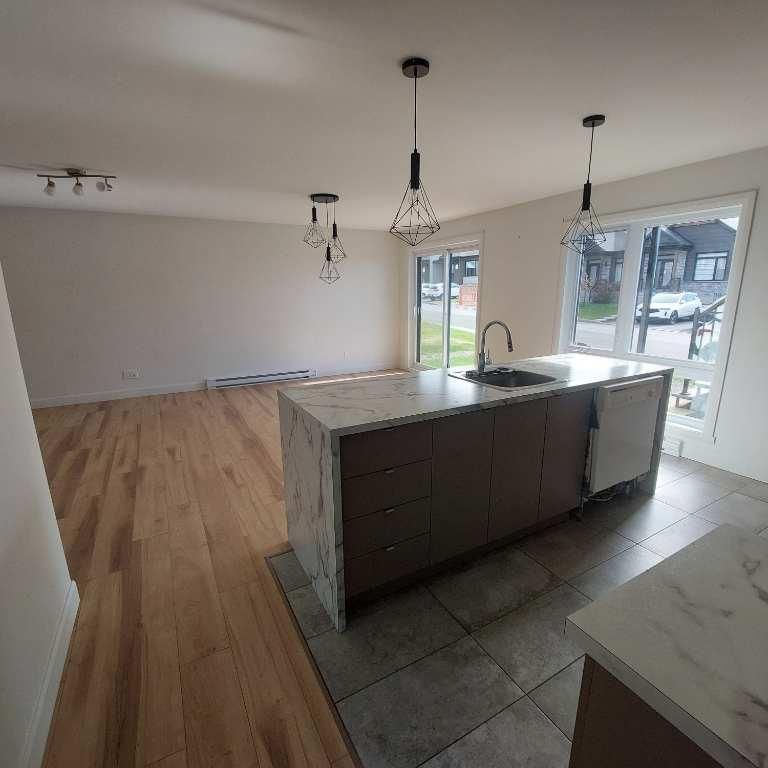 LIBRE Beau 4 1/2 Gratuit fin Nov. $$$$ - Photo 1