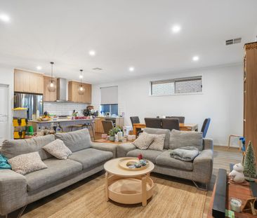 Modern Family Living in Springwood Estate - Photo 1