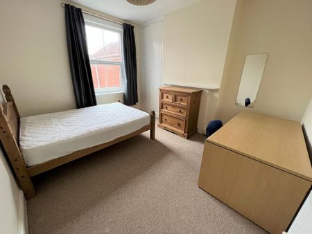 5 bedroom terraced house to rent - Photo 4