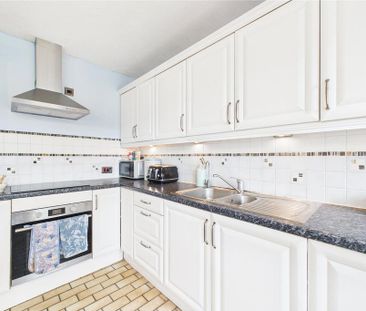 4 bedroom semi-detached house to rent - Photo 1