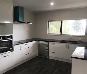 NEW WINDSOR, 4 BEDROOMS - Photo 3