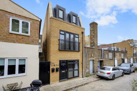 3 bedroom flat in Kentish Town - Photo 2