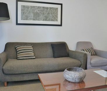 FULLY FURNISHED 1 BEDROOM APARTMENT - Photo 2
