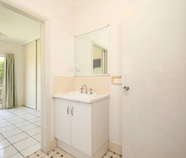 Edmonton Home on a Budget - Big Kitchen - Solar - Side Access - Photo 6