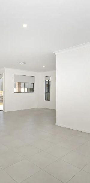 Modern 4-Bedroom Duplex with Covered Alfresco & Private Backyard - Photo 1