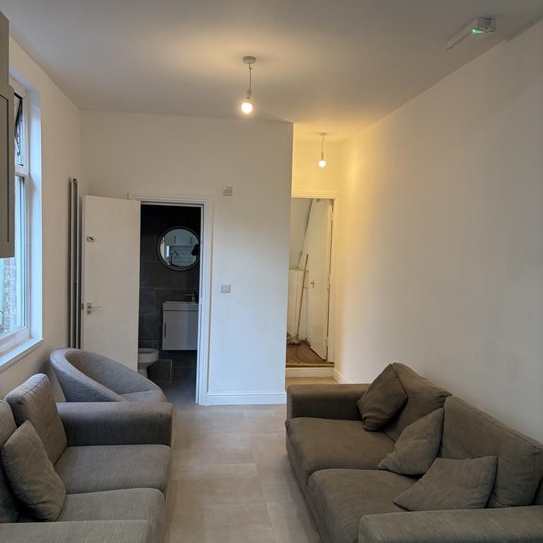 4 bedroom terraced house to rent - Photo 1