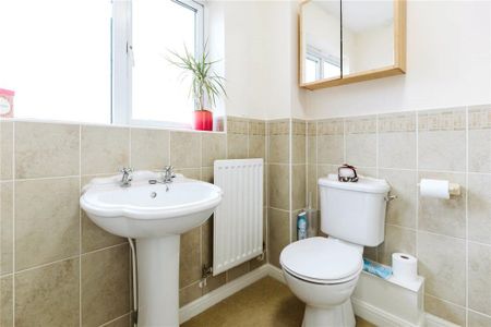 4 bedroom semi-detached house to rent - Photo 3