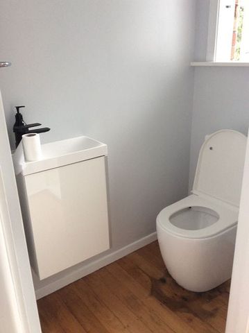 Magical Melton - big bathroom & massive yard - Photo 3