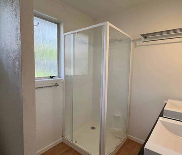 SUNNY 3 BEDROOM HOME - Photo 2