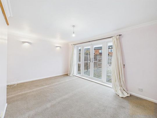 3 bedroom end of terrace house to rent - Photo 1