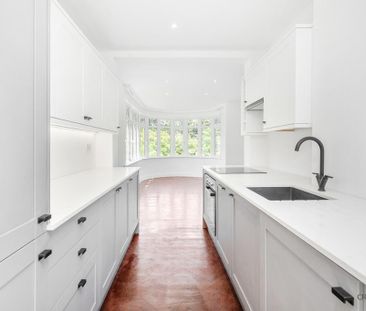 3 bedroom flat to rent - Photo 5