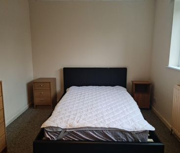 Large 4 Bed Student House - Photo 4