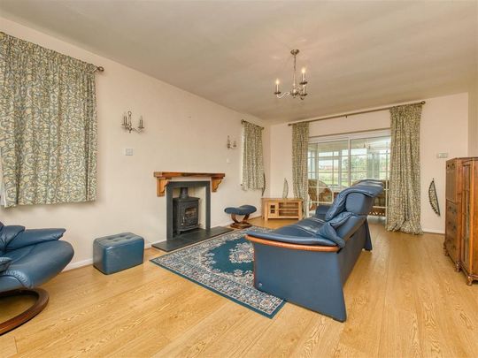 4 bedroom detached house to rent - Photo 1