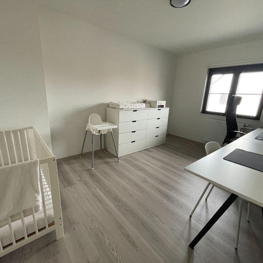 Drie slaapkamer EENGEZINSWONING met garage & tuin - Foto 1