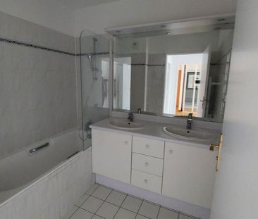 location Appartement T3 DE 74.5m² À PARIS - Photo 3