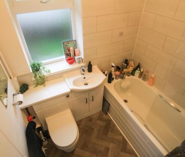 Cromes Place, Badersfield - Photo 4