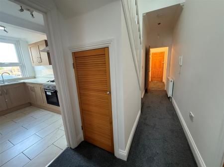 SUBERB APARTMENT, WIMBORNE - Photo 2
