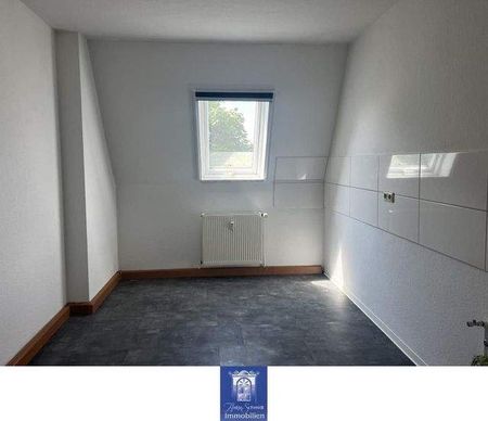 Individuelle Wohlfühlwohnung unterm Dach! Hofseitiger Balkon und toller Blick! - Photo 2