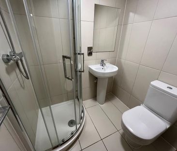 1 bedroom in a flat share to rent - Photo 4