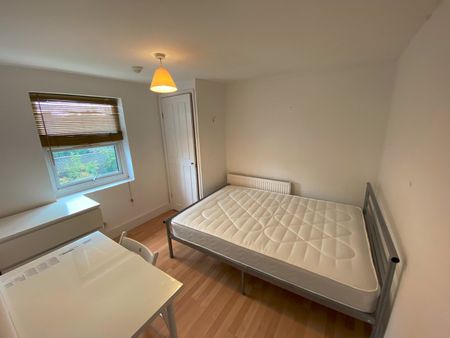 Room in a Shared House, Percy Road, W12 - Photo 4