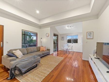 Stylish home in enviable location - Photo 3