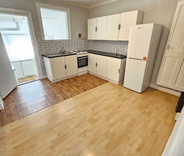 2 Bed Terraced House, Norfolk Road, E17 - Photo 5