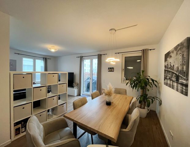 Heiligkreuzviertel: Dreizimmerwohnung mit EBK, Terrasse und Duplex-Parker Stellplatz - Foto 1