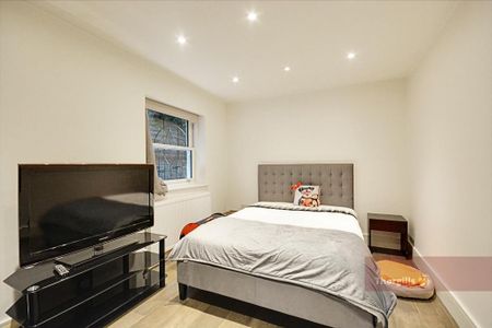 3 bedroom flat to rent - Photo 3