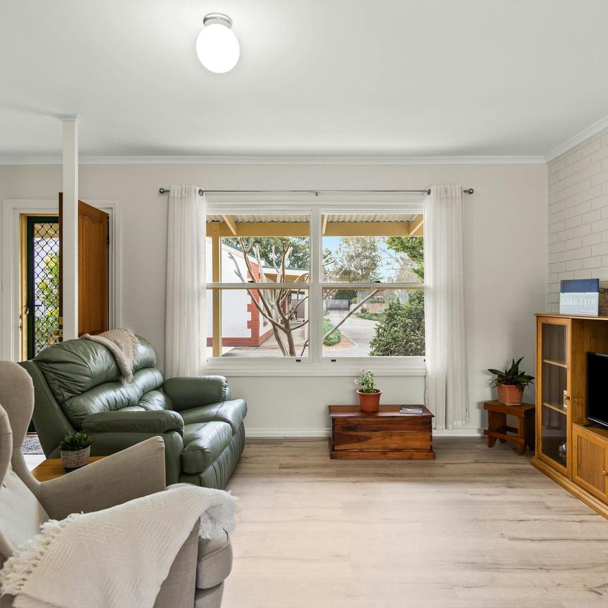 Great Location, Neat and Tidy Home! - Photo 1