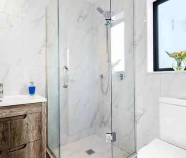 Modern 3-Bedroom Townhouse in West Harbour - Photo 3